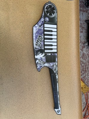 2010 WowWee Paper Jamz Justin Bieber Keyboard Guitar