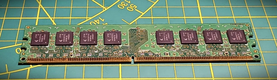 RAM Qimonda 1GB DDR2 PC2-5300U 667MHz 2Rx8 240-Pin DIMM (Desktop) - Immagine 2 di 2