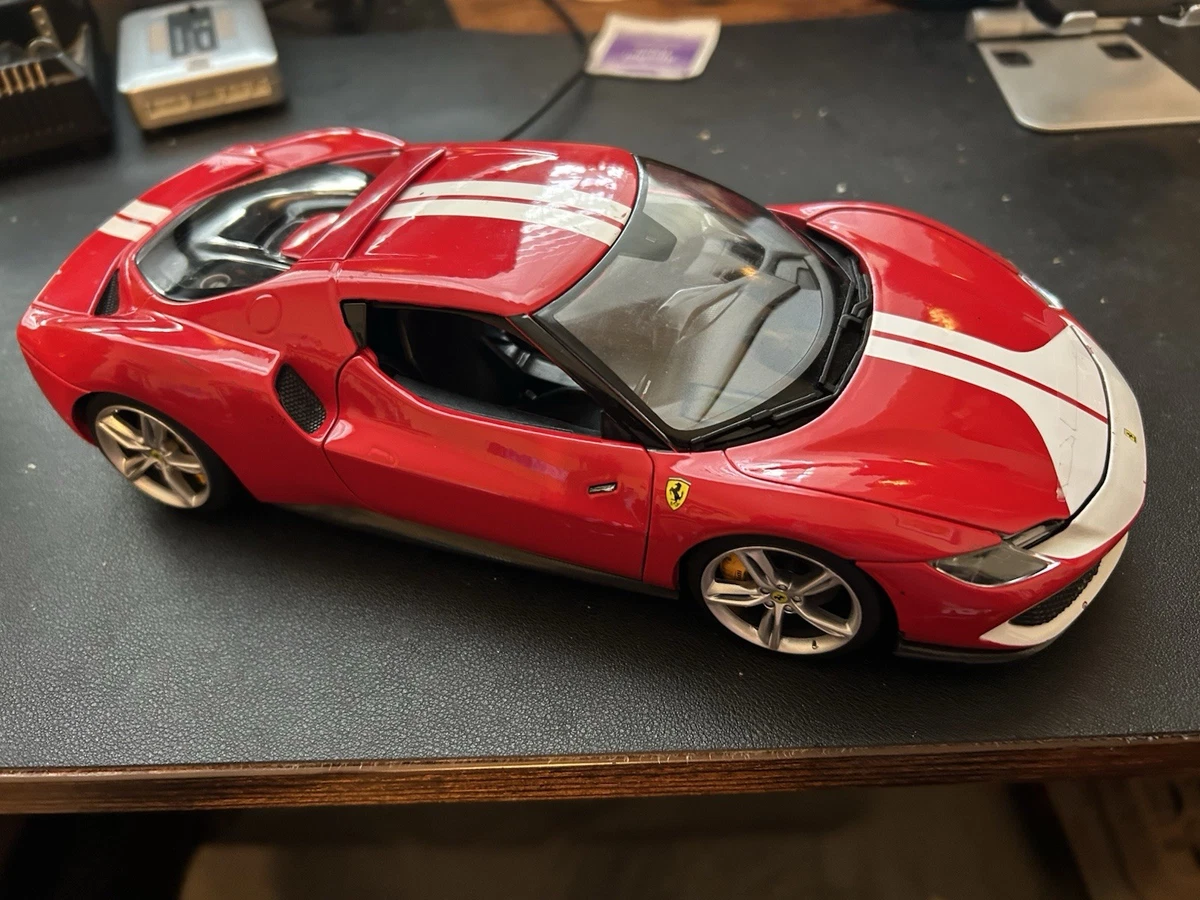 Maisto Ferrari 458 Speciale 1:18 Diecast Special Edition Red/White Stripes