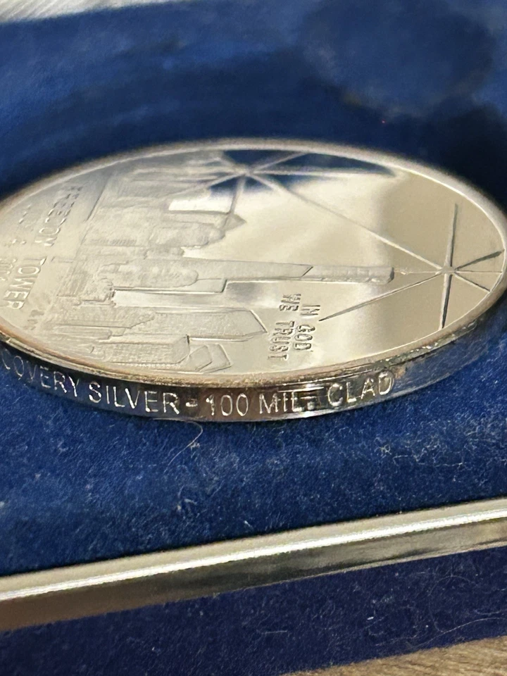 911 Commemorative Freedom Tower/World Trade Center Silver Dollar - Image 4 of 4