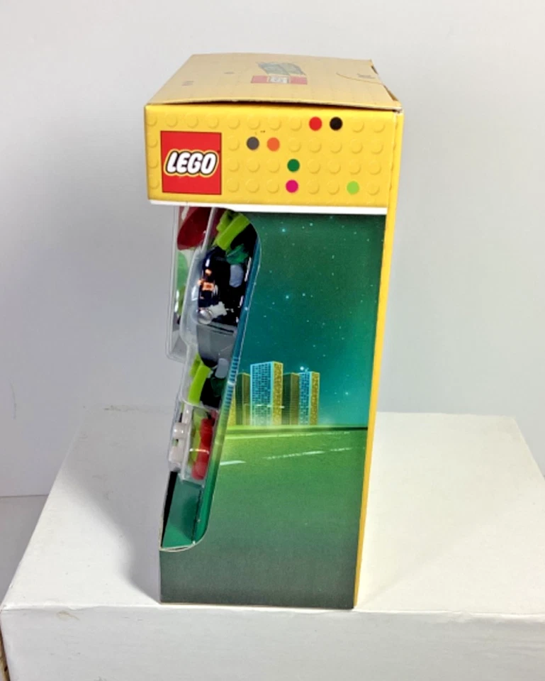 NIB LEGO ALIEN CONQUEST Wristwatch with mini figure I1 - Image 4 of 4