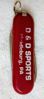 Pomotional multi-tool knife for D & D Sports.