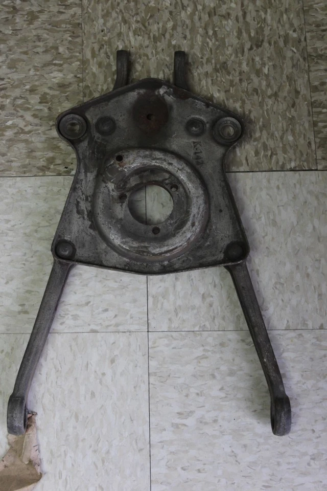 Conjunto de brazo de control inferior derecho o inferior delantero Pontiac 1949-1951 Moog K-142 de colección Foto 2 de 3