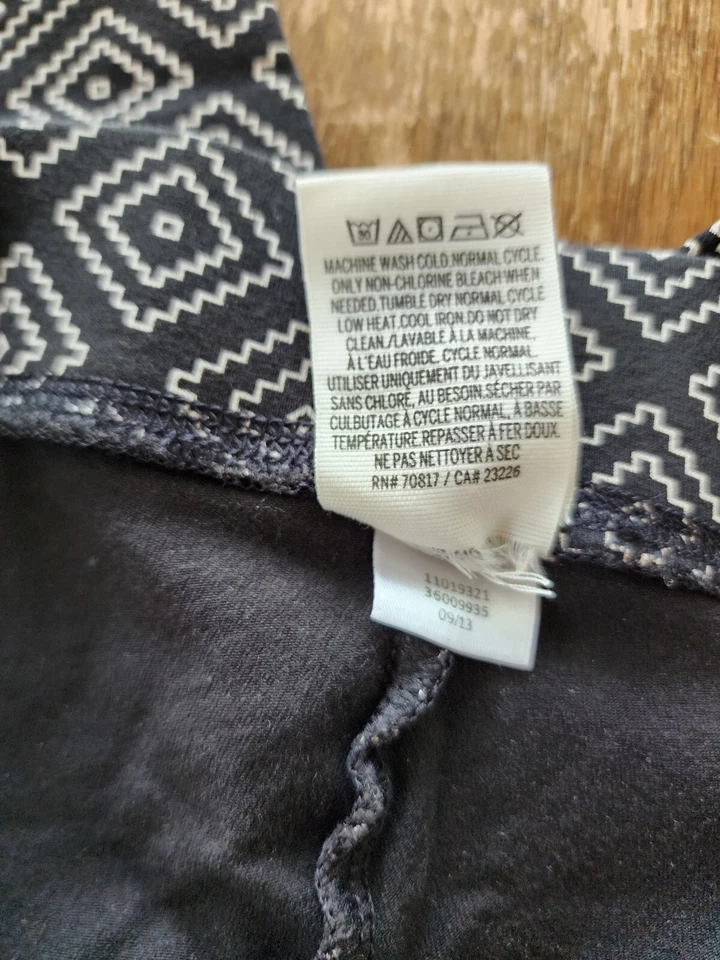 Victoria Secret Black Yoga High Rise Leggings Geometric Tribal Athletic Sz S - Image 3 of 4