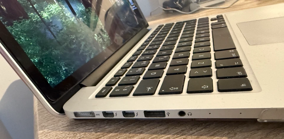 Apple MacBook Pro Retina 13.3" Early 2015 - 512GB SSD 16GB Ram - 3.1GHz Core i7  - Image 2 of 4