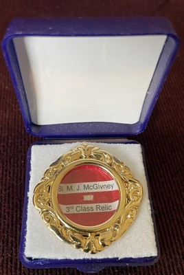Relic, Holy Card (4.50 '' X 3.50''), and 1'' Medal of Blessed Michael J. McGivney