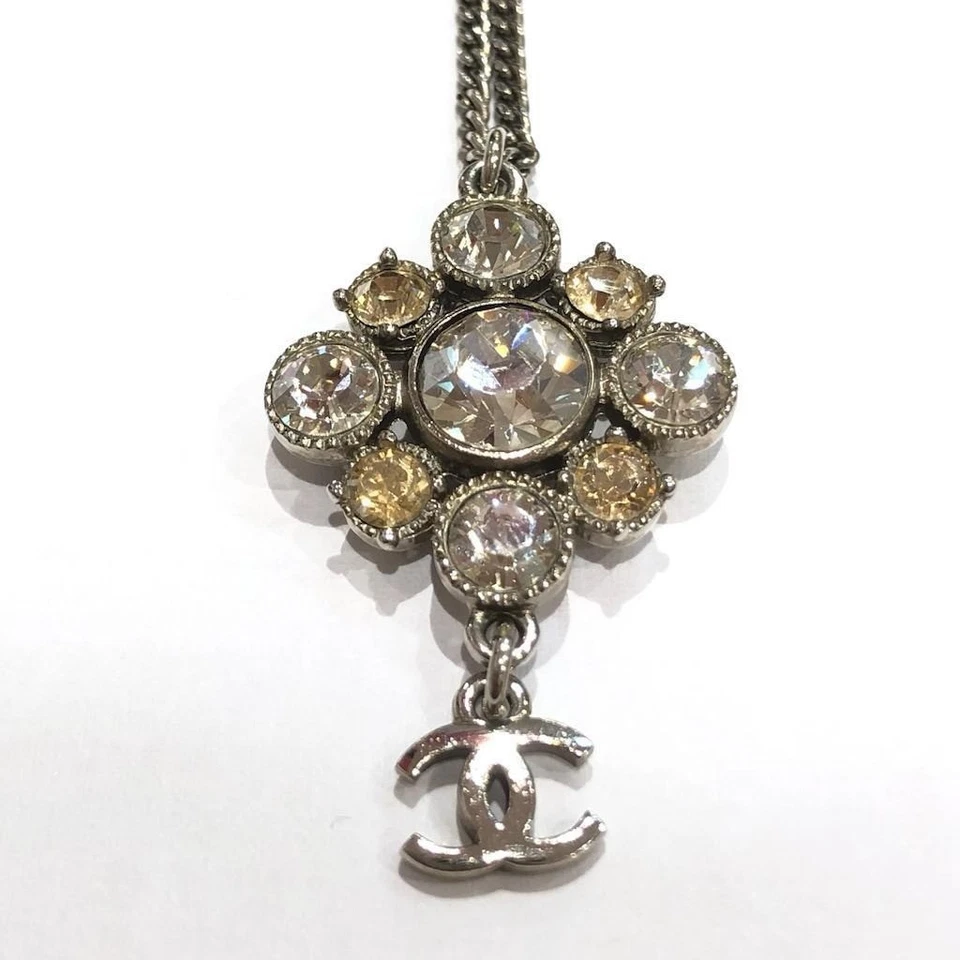 Collar Colgante Chanel Marca CC Logo Motivo Flor Plata USADO Auténtico #S3049 Foto 2 de 4