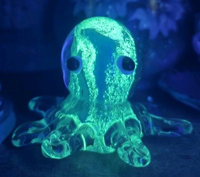 UV Reactive Hand Blown Art Glass Octopus Paperweight Figurine Aqua Blue Clear