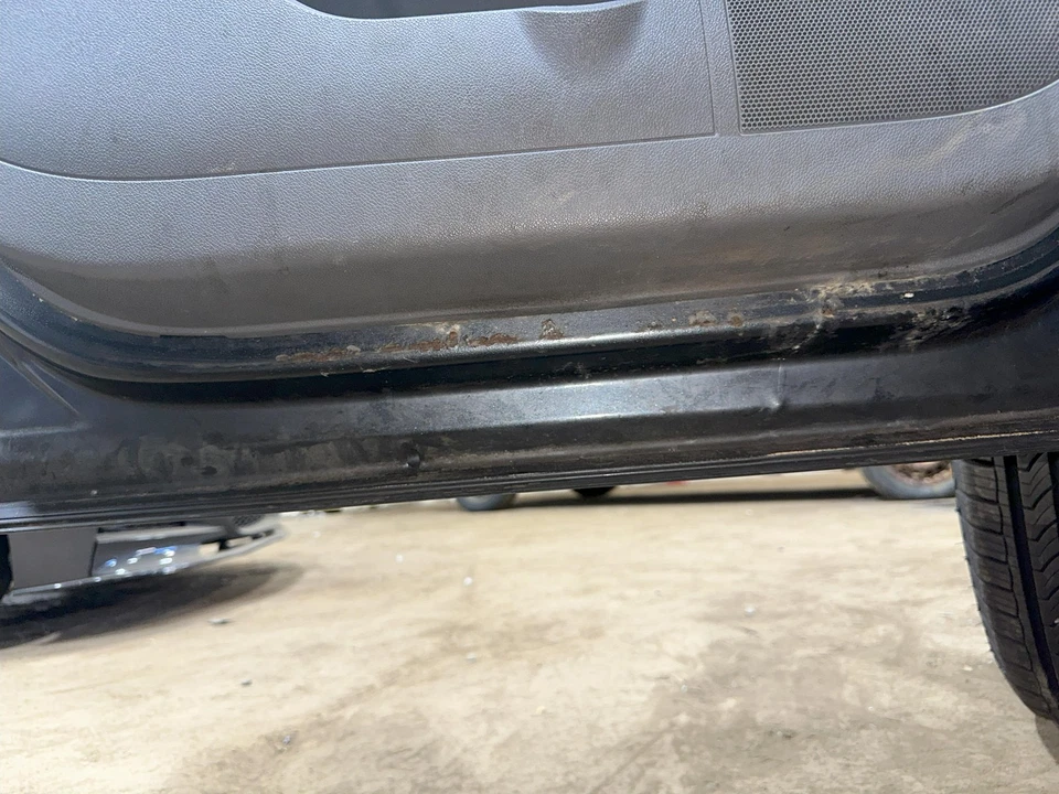 Used Front Left Door Assembly Front fits: 2013 Chevrolet Traverse L. w/o express Foto 3 de 4