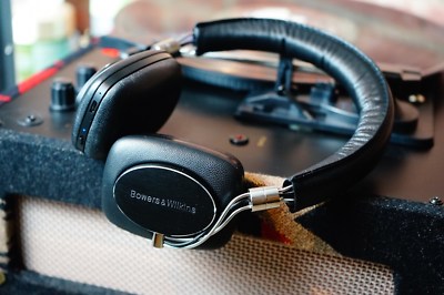 Bowers & Wilkins B&W P5 Wireless Bluetooth Headphones - Top