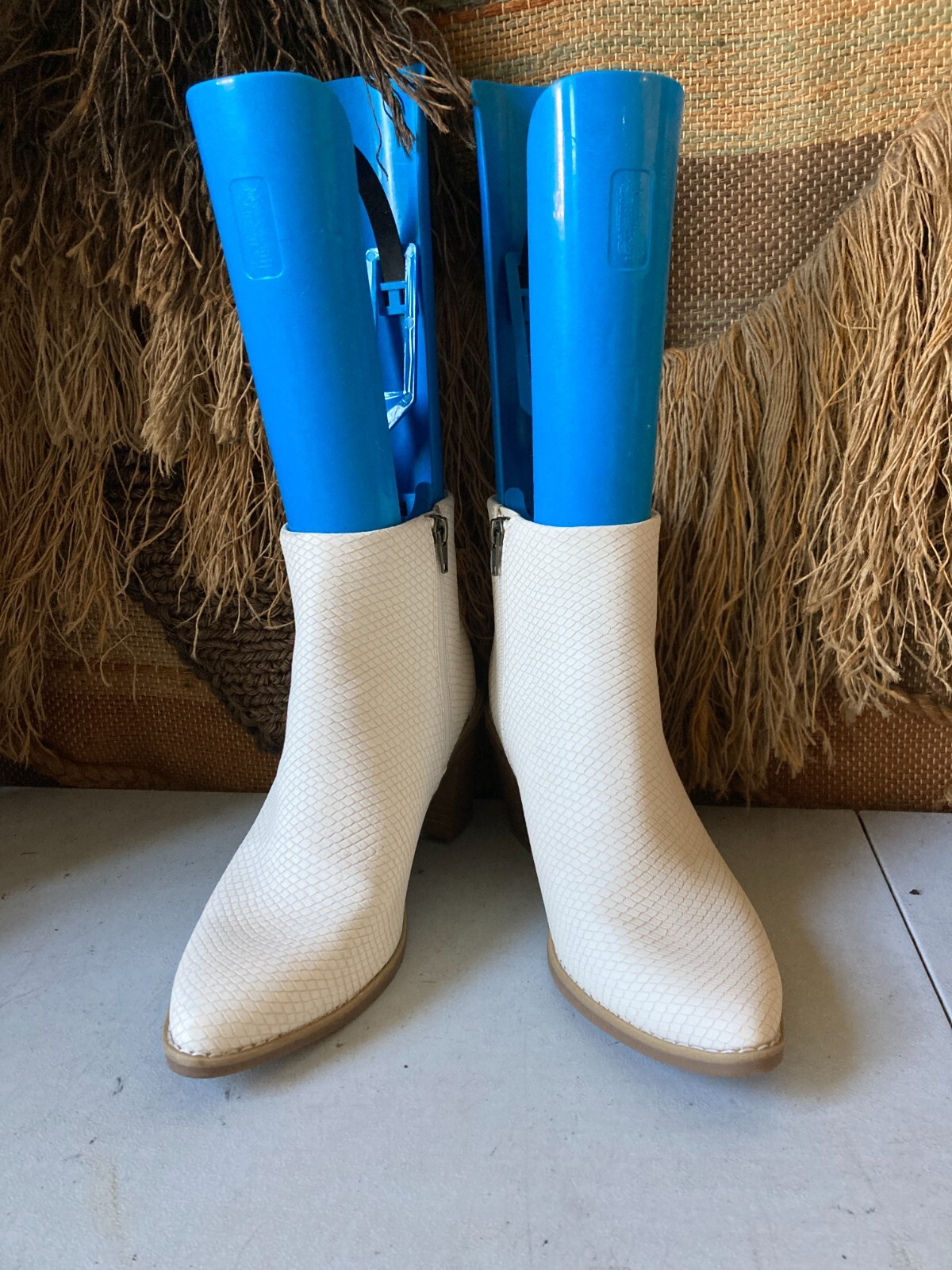 Universal Thread  17730 Light White Ankle Boots U… - image 4