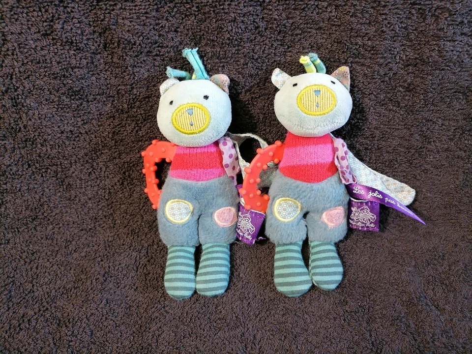 Doudou chat attache tétine grelot " Les jolis pas beaux" Moulin Roty Etat neuf - Photo 1/1