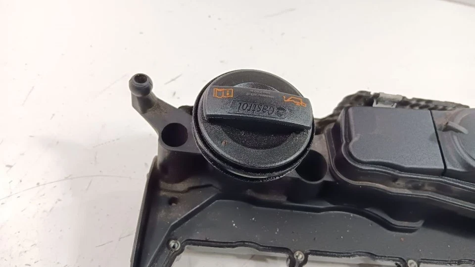 Cubierta de válvula de culata de motor Volkswagen Golf 2010 2011 2012 2013 2014 Foto 2 de 4