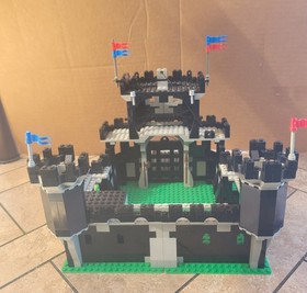 LEGO Castle: Black Monarch's Castle (6085) with all minis and manual