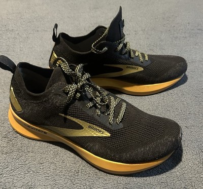 Brooks Women's Sneakers 8.5 Gold and Black. Excellent Condition