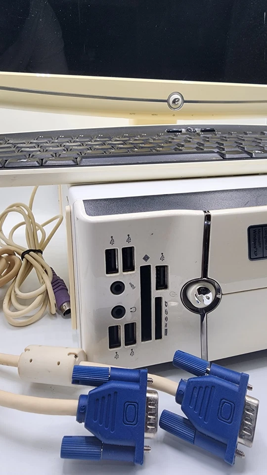 eMachines Desktop Computer w/Monitor, Keyboard and Mouse "Works!" Windows XP - Image 2 of 4