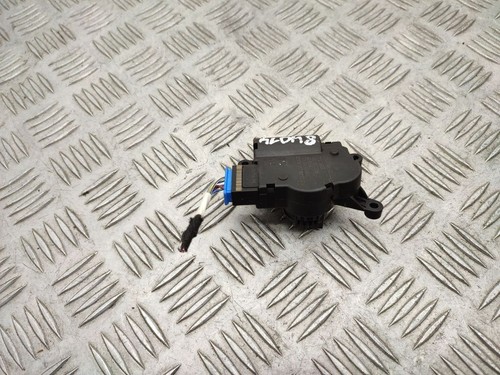 Skoda Octavia Mk3 (5E) 2014 Air heater flap actuator motor 5Q0907511K SAU84014 - Picture 5 of 5