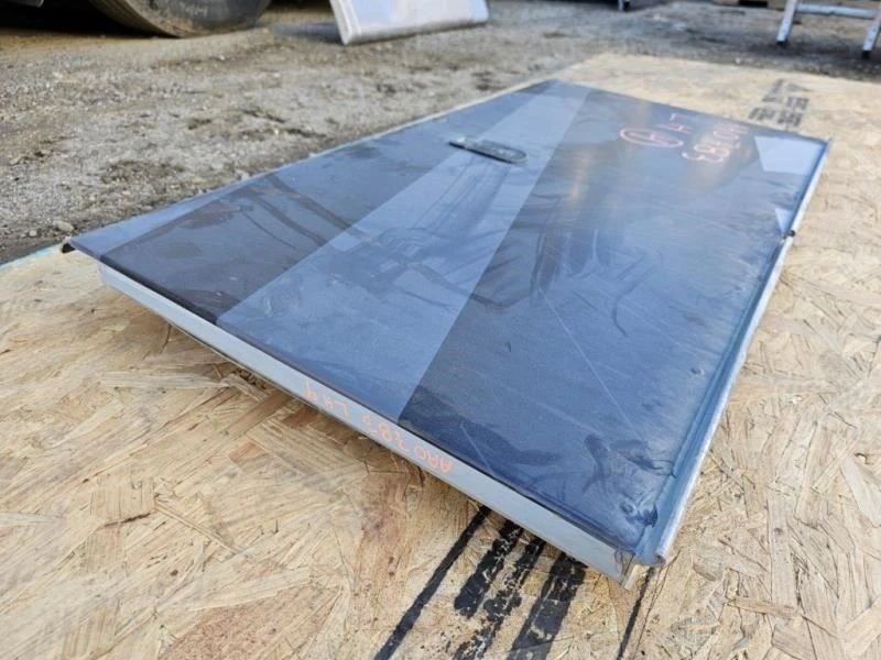 Casa rodante Western Alpine 02 usada izquierda #4 compartimento de almacenamiento puerta 40x22 aprox Foto 3 de 4