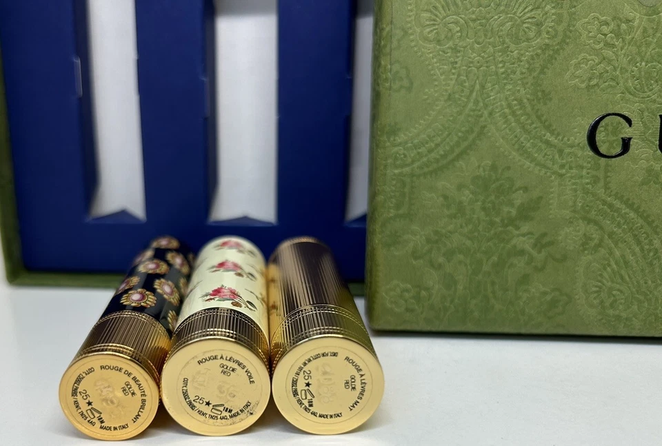 Juego de trío de lápices labiales GUCCI Rouge de Beauté, Lévres Voile & Mat mate ROJO DORADO 25 Foto 4 de 4