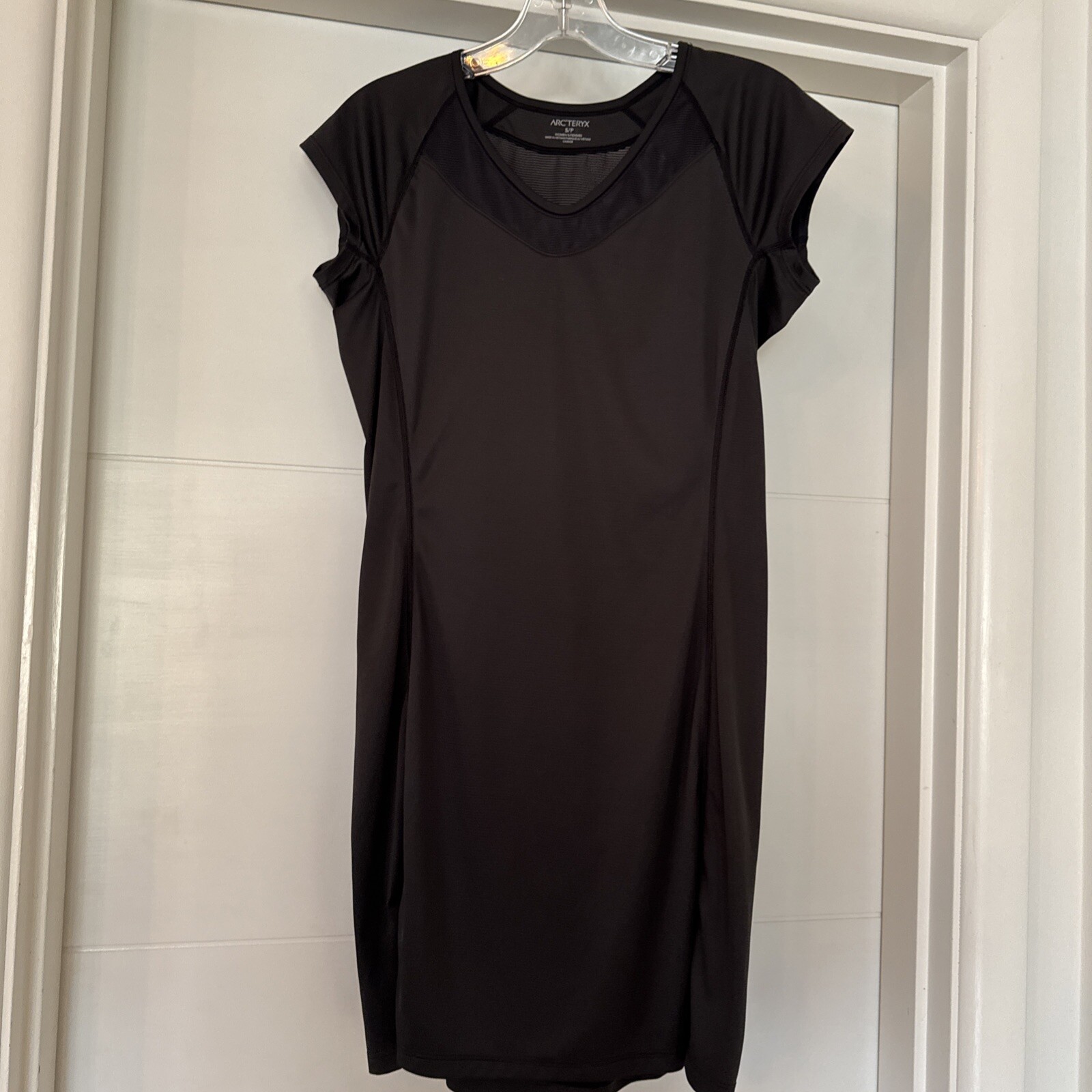 ARC'TERYX Abito Arcteryx nero leggero accenti a rete manica corta Activewear tasca S