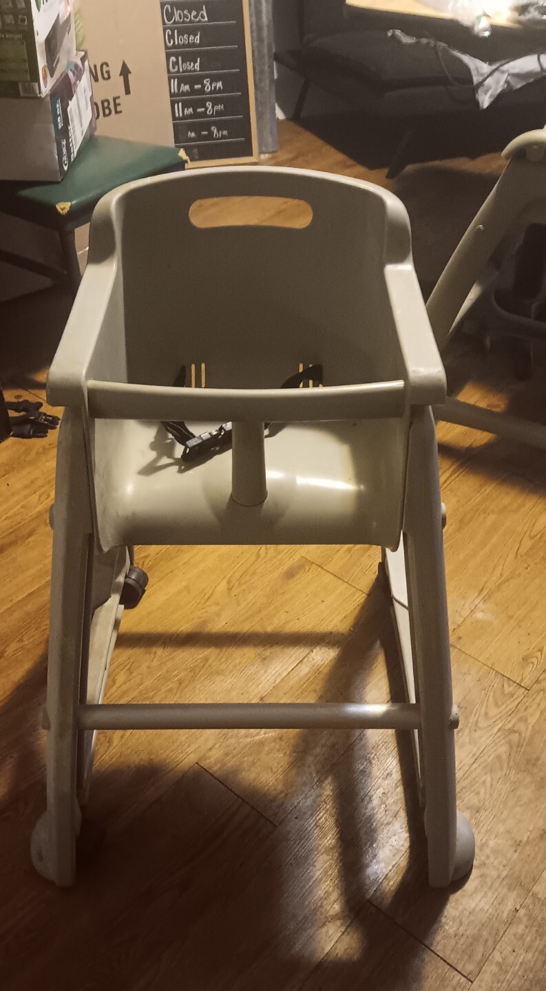 Rubbermaid Plastic Restaurant High Chair on Casters Wheels. eBay