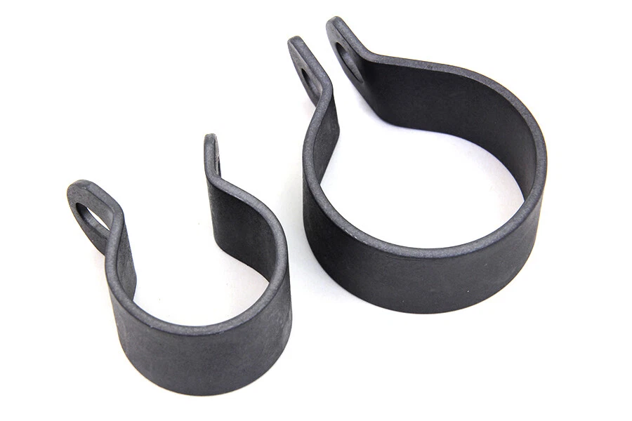 Juego de abrazaderas parkerizadas de escape delantero para Harley Davidson Foto 4 de 4