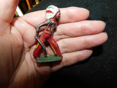 VINTAGE SAMMLERSTÜCK BLEI NATIVE AMERICAN MIT KOPFSCHMUCK TLC 5,5 CMS HOCH