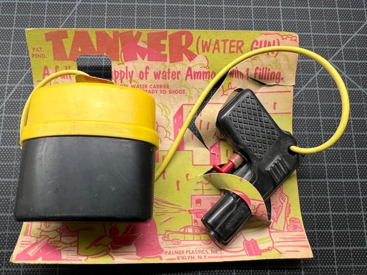 Vintage 1950's 1960's SQUIRT GUN & WATER TANK Old Stock COOL Palmer