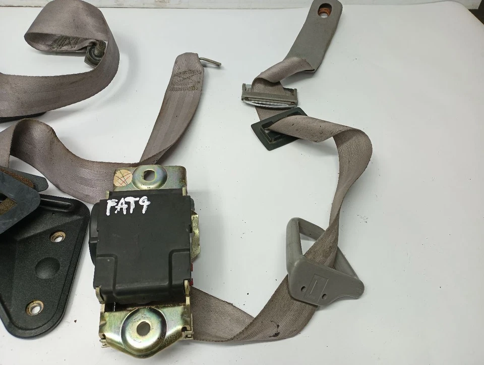 Juego completo de cinturones de seguridad delanteros + traseros grises de 1996 Chevrolet Camaro 11878555 Foto 3 de 4