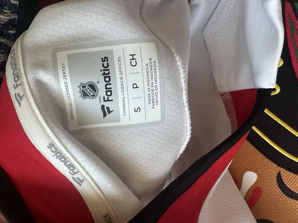 Chicago Blackhawks Men’s NHL  Away Jersey Fanatics  - Image 4 of 4