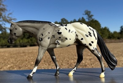 Breyer BreyerFest 2019 Zipped In Black Magic Store Special Zippo Pine Bar