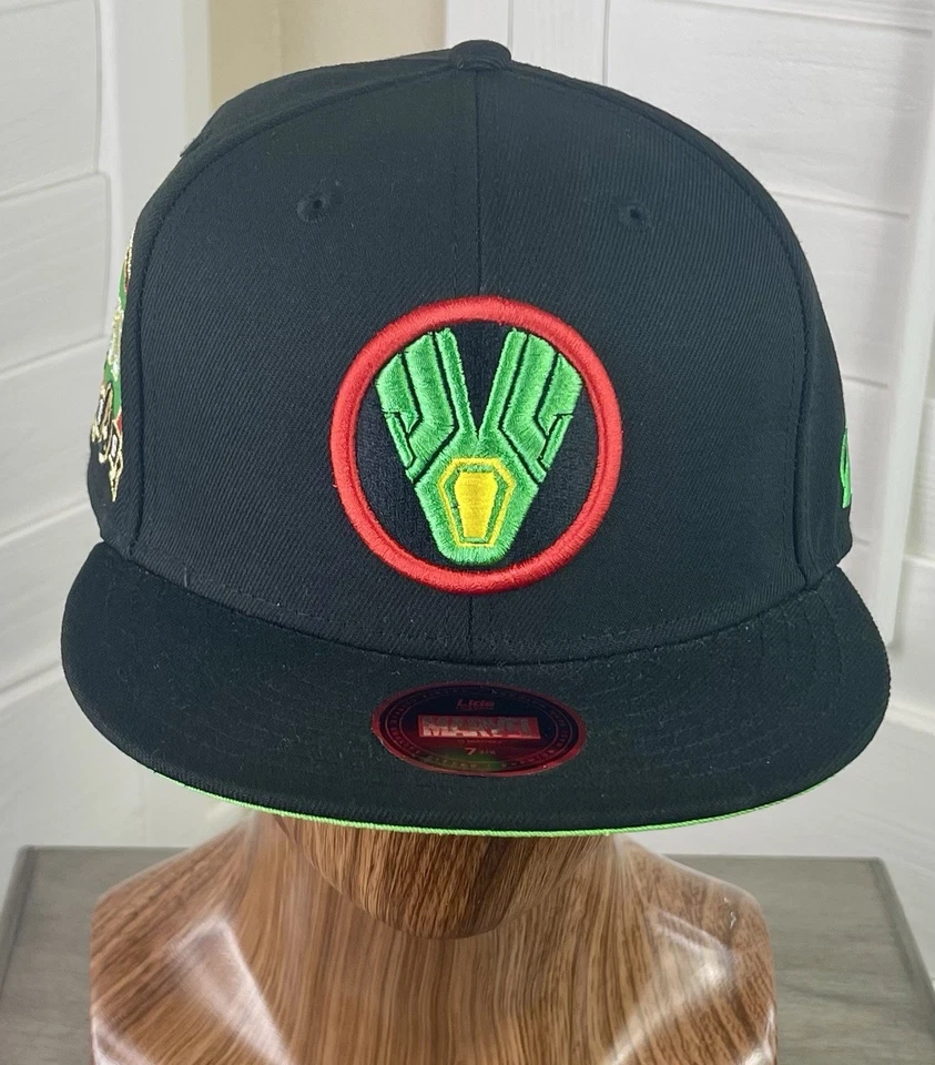 Chapéu Ajustado Marvel 60th Anniversary Vision Exclusivo da Lids 60th Patch - Tamanho 7 3/8 - Imagem 2 de 4