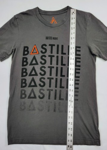 Camiseta BASTILLE Bad Steel "Póster de Película" Gris Adulto Talla Pequeña Doble Cara - Imagen 6 de 6