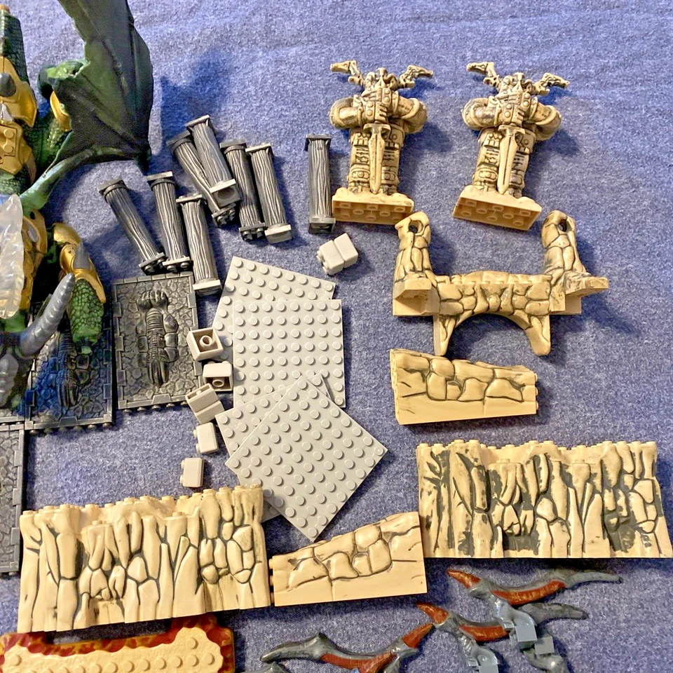 Huge Lot of Mega Bloks Dragons, Different Sets Lot of Stuff - Image 4 of 4