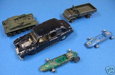 Dinky toys, lot véhicules miniatures dinky toys pour pièces ou diorama