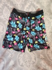 HURLEY Boys kids SITS ABOVE the KNEE BOARD Shorts 14/27 BLACK w/Colorful Flowers