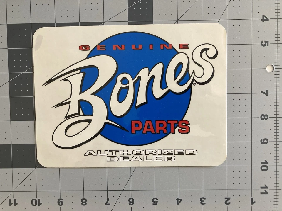 Piezas genuinas Bones - Pegatina grande de distribuidor de tienda de skate skate vintage RARA Foto 2 de 4
