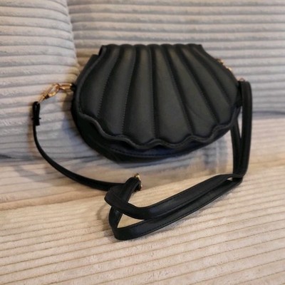 Women s Black Shell Shape Pleated Crossbody Bag Snap Closure Detachable Strap