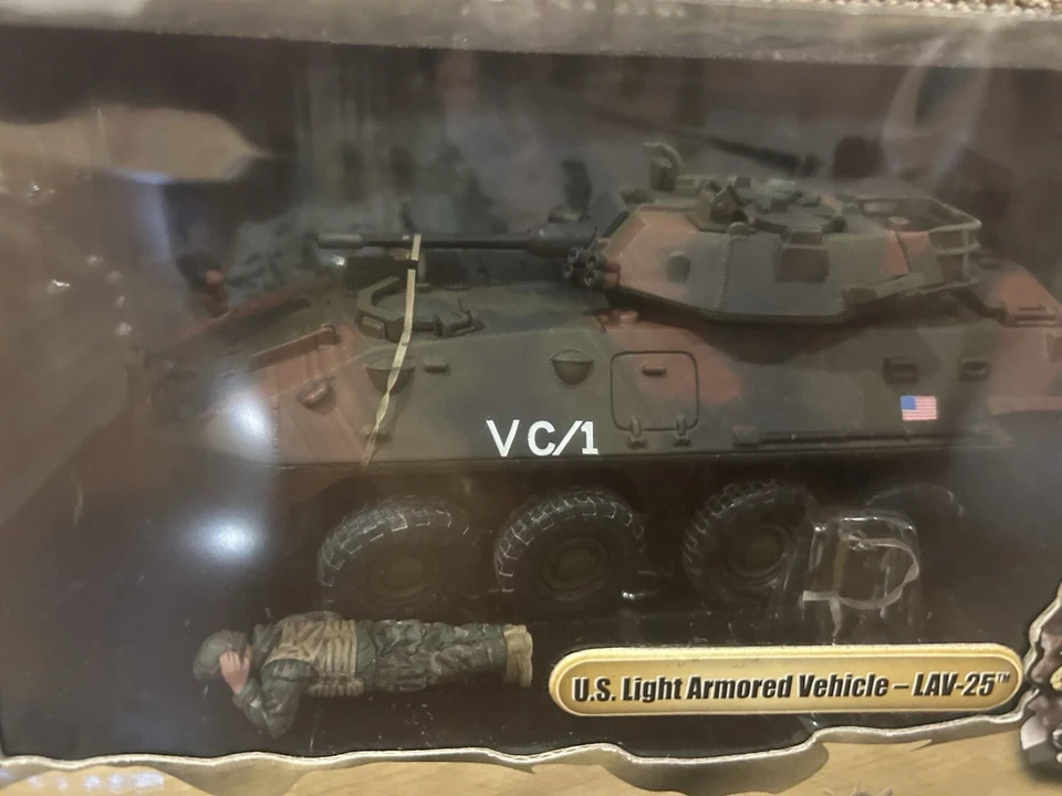 Unimax Forces of Valor 1:32 U.S. Light Armored Vehicle LAV-25 USMC Iraq No 91012 - Image 3 of 4