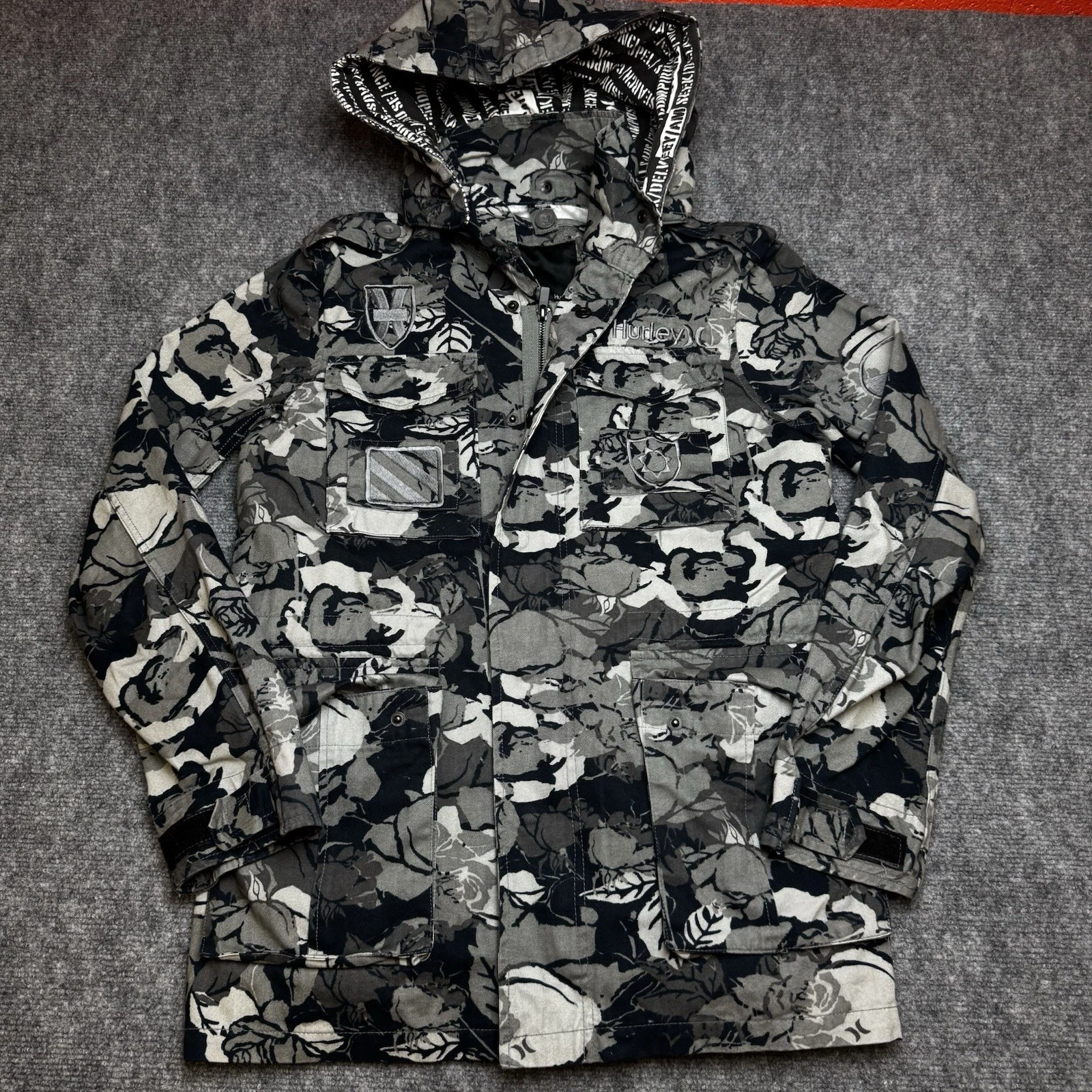 Hurley snow Jacket Womens Medium Floral Print Skull Grey Navy Blue