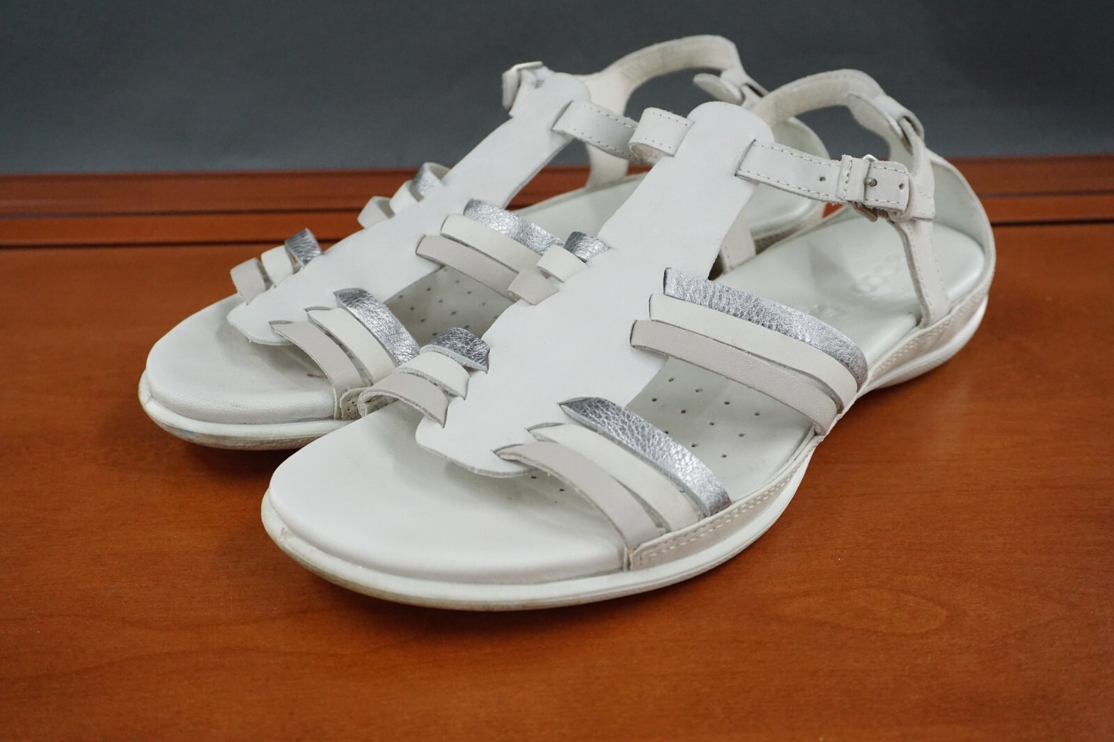 Sandalias planas cómodas ECCO Flash Huarache para mujer 10 blancas con hebilla de cuero