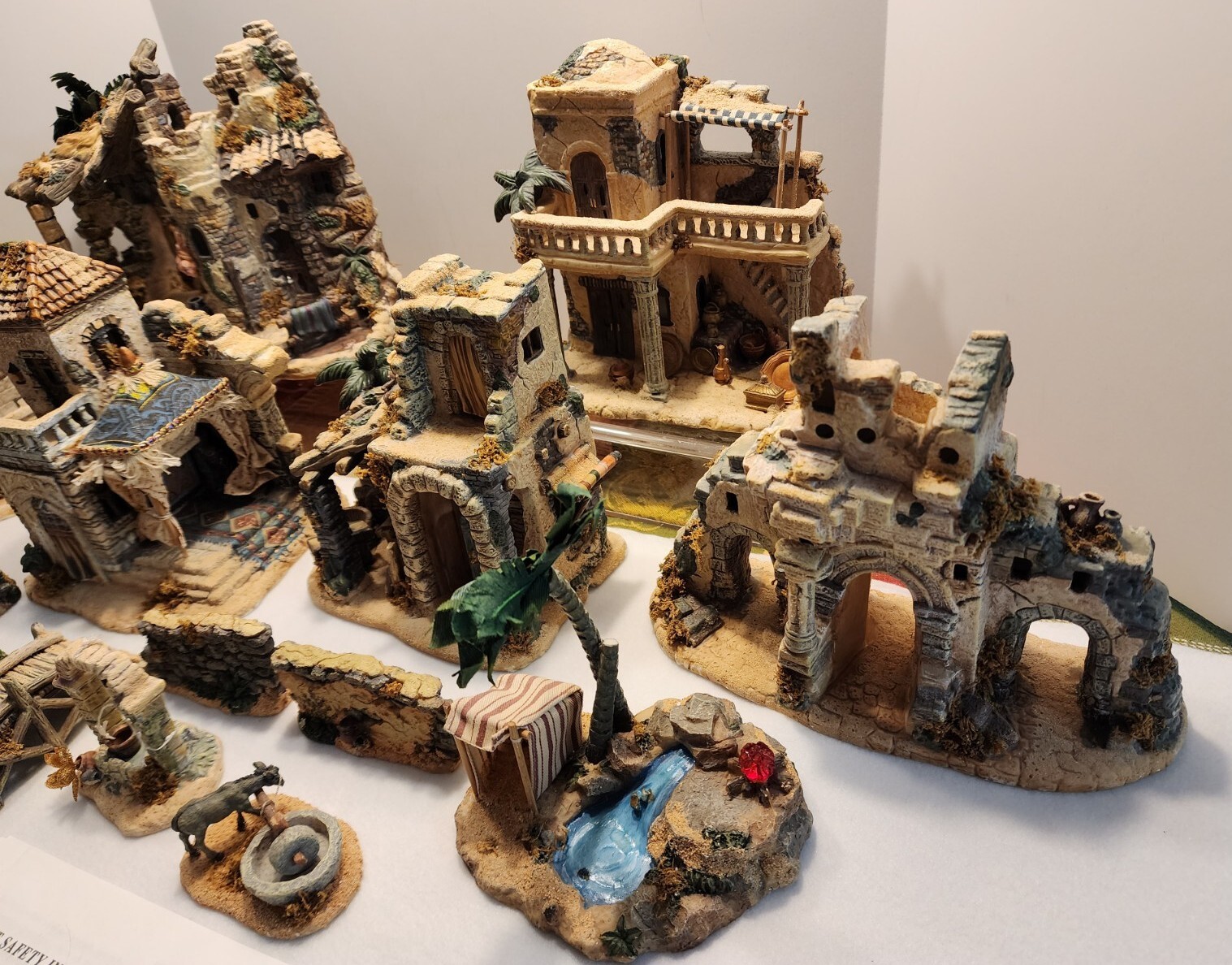 Grandeur Noel 44piece Bethlehem Nativity Village Set 2003 Collectors