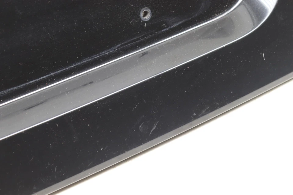 BMW ALPINA B7L 2011-2015 - Panel de matrícula de tapa de maletero trasero/moldeado Foto 4 de 4