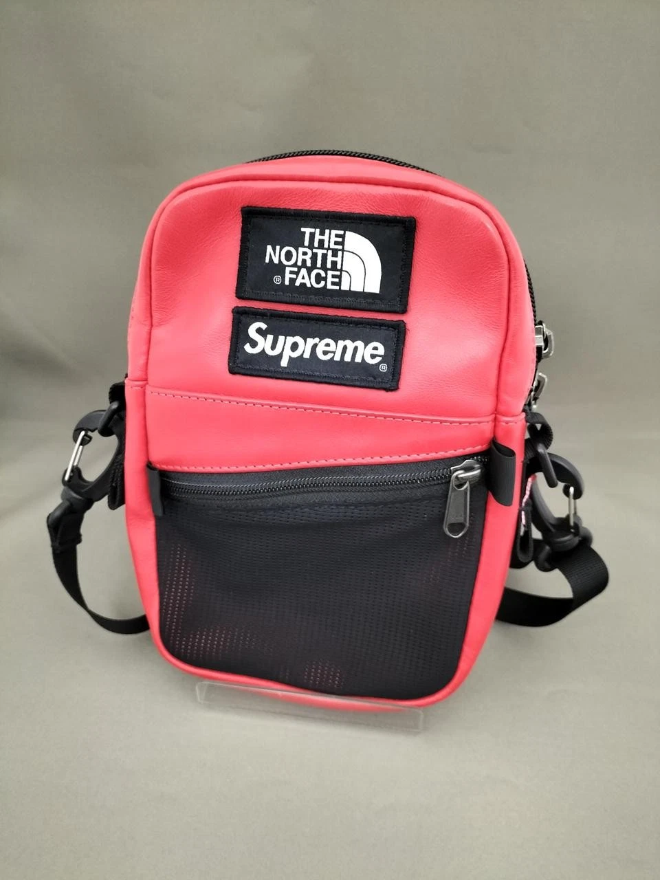 Sac bandoulière numéro de modèle NF0A3KYS THE NORTH FACE SUPREME