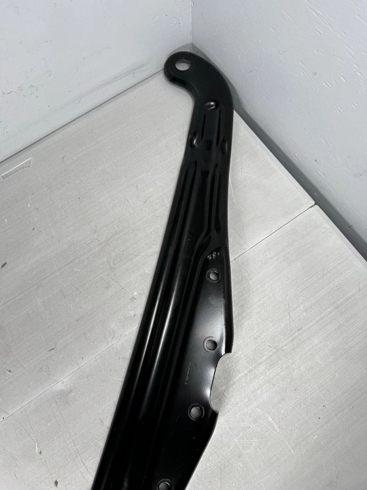 Soporte de soporte superior para radiador Freightliner CASCADIA 2024 05-35906-001 Foto 2 de 4