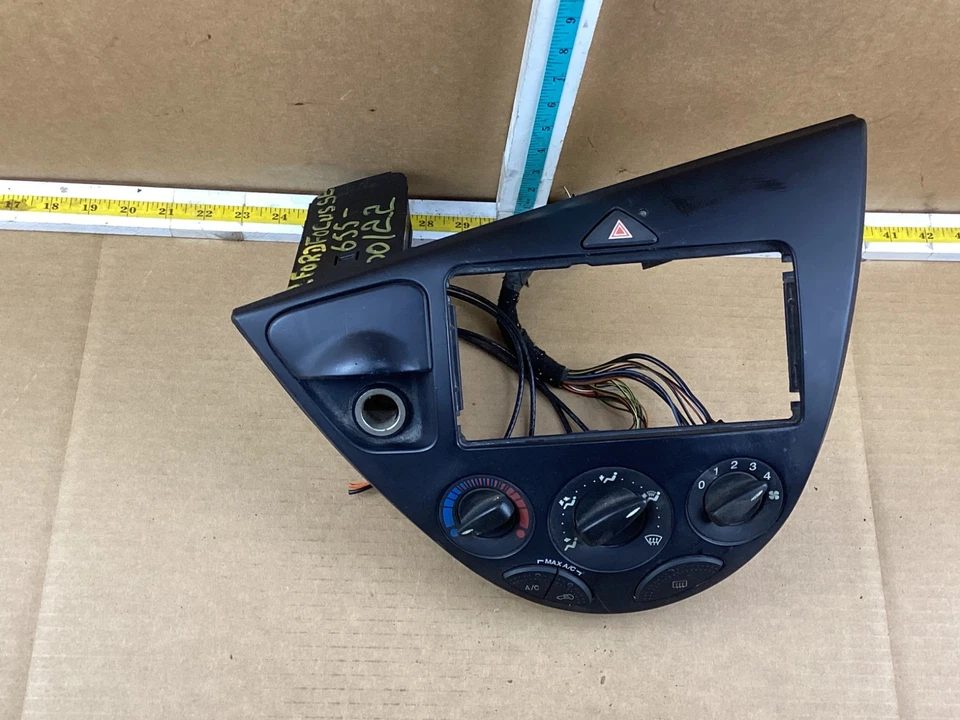 2000-2004 Ford Focus Temperature Climate Control With Radio Dash Bezel OEM - Image 2 of 4