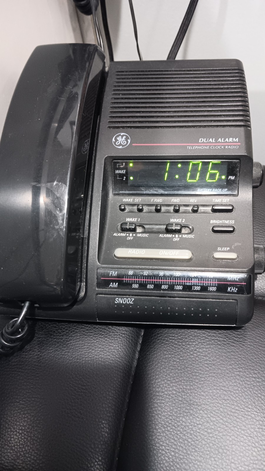 GE Dual Alarm Clock Radio AM/FM Desktop Telephone 2 9720A Vintage Phone