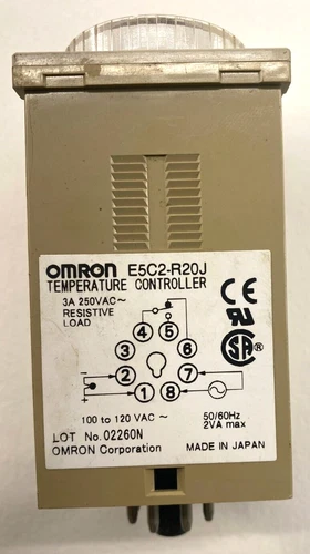 OMRON E5C2-R20J Temperature Controller, 0-300 degrees C, 100-250VAC