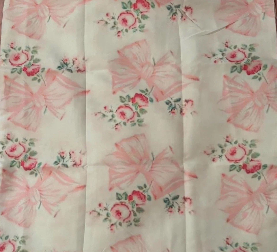 Funda de almohada 18x18 ROSA Love Shack inspirada en fantasía coqueta cottagecore Foto 3 de 3