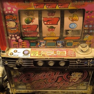 Betty Boop Mechanical Slot Machine with Collectible Token Classic Casino Game